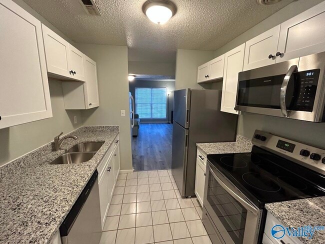 Building Photo - 2014 Hobbs Rd SE