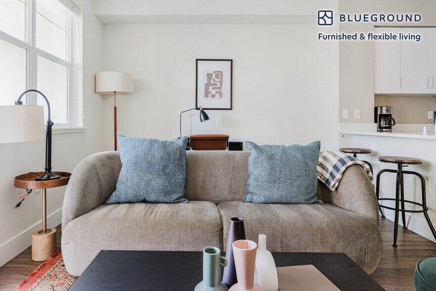 Building Photo - 3888 Artist Walk Common