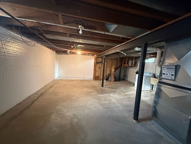 Building Photo - 8030 Jewett Ave