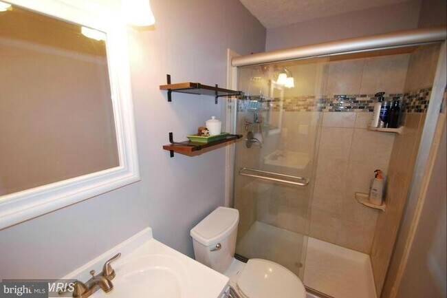 Building Photo - Pasadena Duplex