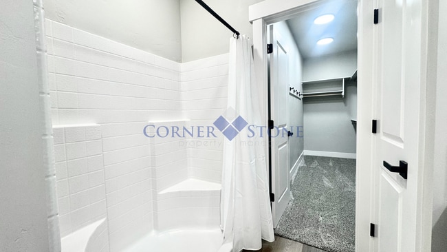 Building Photo - Brand New Duplex in Meridian!