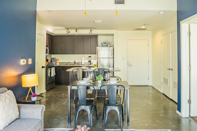 Building Photo - 333 E Roosevelt St