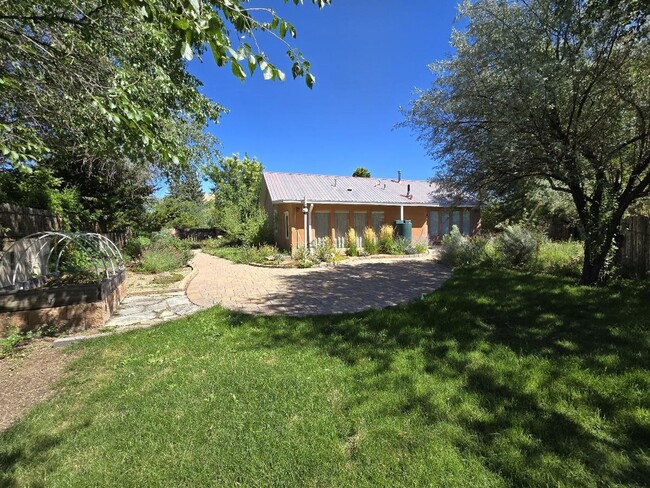 Building Photo - 133 Valley Dr