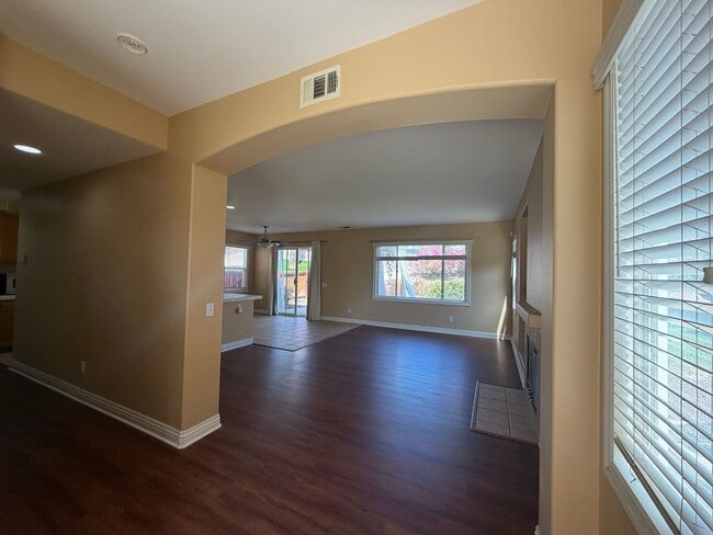 Building Photo - 1683 Falcon Peak St