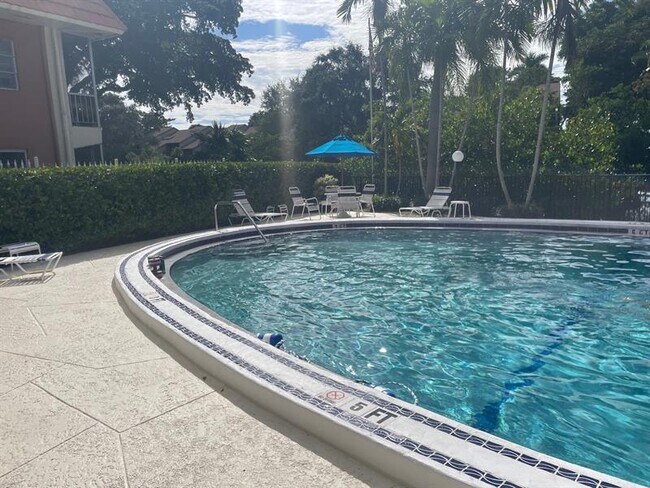 Building Photo - 140 NE 19th Ct