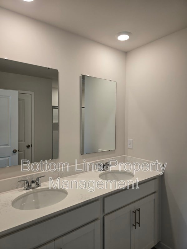 Building Photo - 549 Blackpool Ct