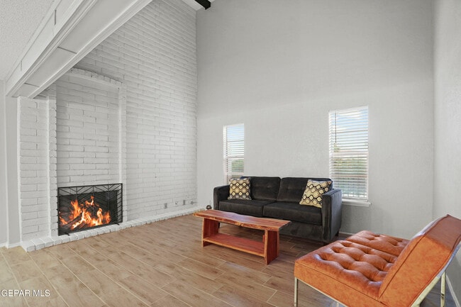 Building Photo - 6201 Escondido Dr