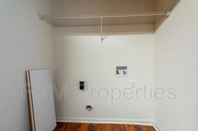 Building Photo - 807 Scrub Jay Dr