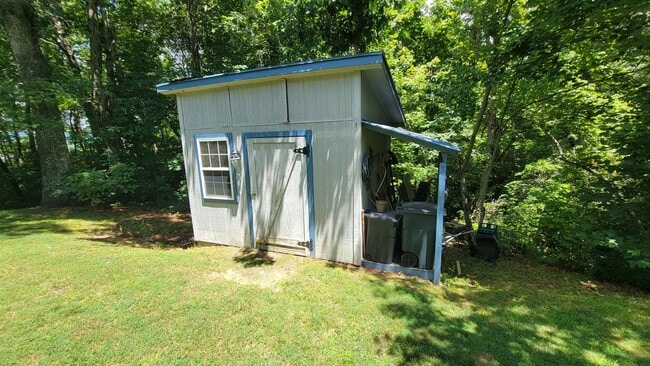 Building Photo - 425 Panther Gap Rd