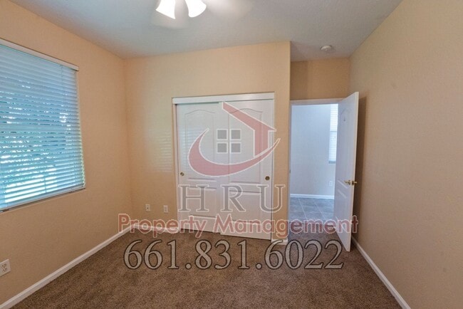 Building Photo - Ready to move in -4 bed+-2bath