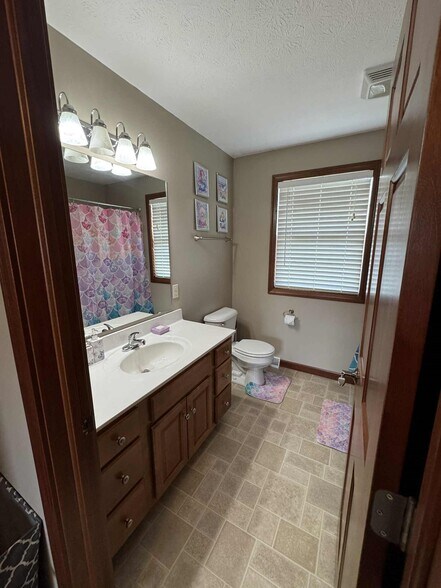 Building Photo - 4 Compass Point Ct