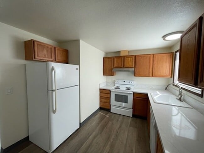 Building Photo - Newly Remodeled 3 Bedroom 1 Bathroom Ranch...