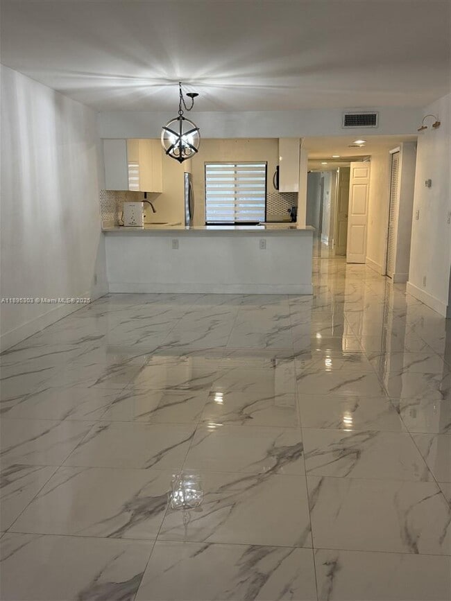 Building Photo - 158 Lakeview Dr