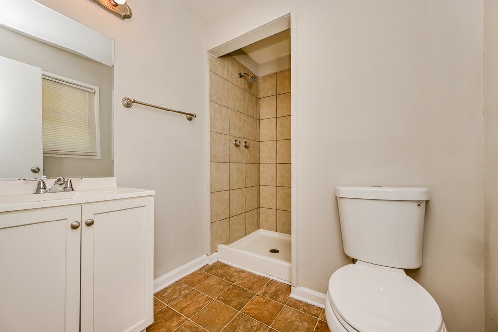 Building Photo - 263 Roxbury Dr