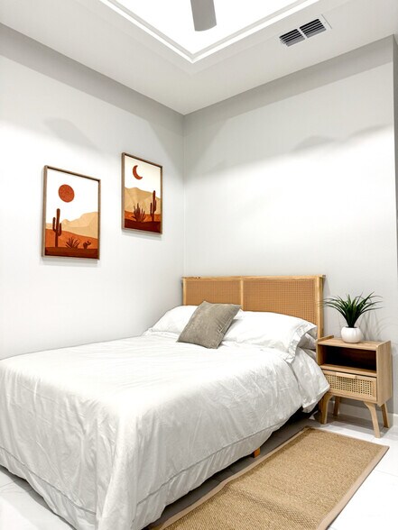 Building Photo - 1118 Country Club Dr