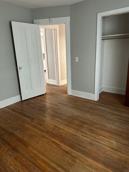 Building Photo - 453 Clay Ave