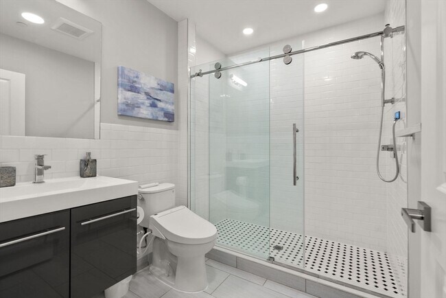 Building Photo - 10 Taber St