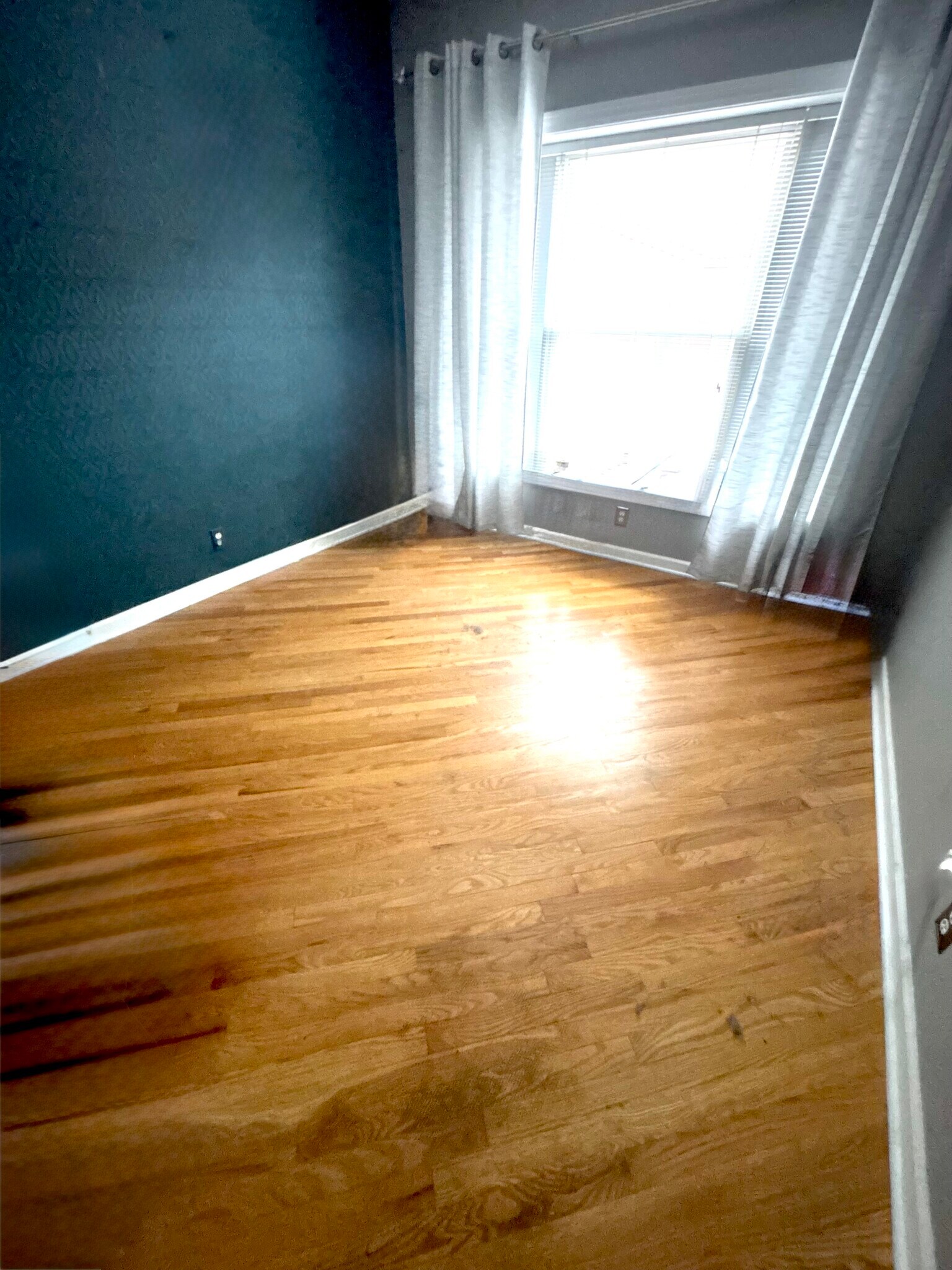 Building Photo - 4632 N Racine Ave