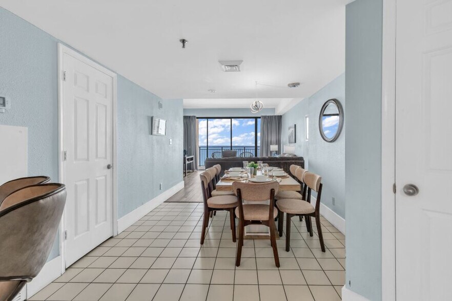 Building Photo - 5556 N Ocean Blvd