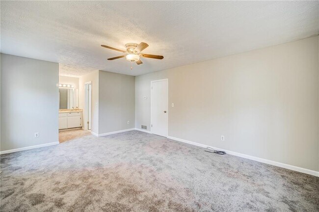 Building Photo - 4060 Oak Ferry Dr NE