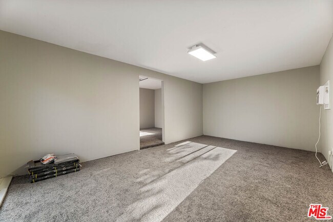 Building Photo - 1112 S Highland Ave