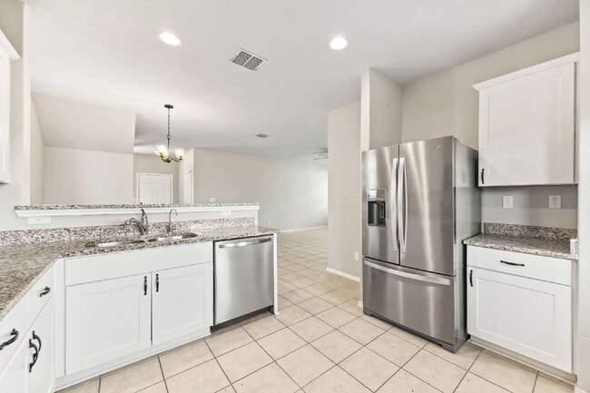 Building Photo - "Spacious 4-Bedroom Retreat with 3 Full Baths in San Antonio – Your Perfect 2029 Sq Ft Sanctuary!"