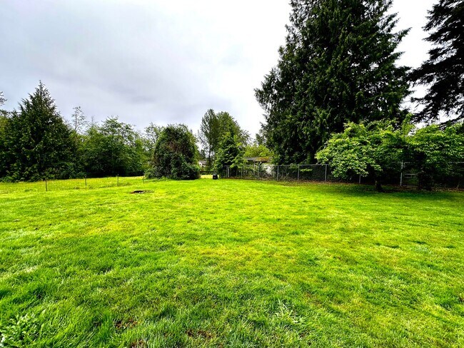 Building Photo - Rare Kent Gem, 3 BR | 3 BA | 2 DEN | 0.41 ...
