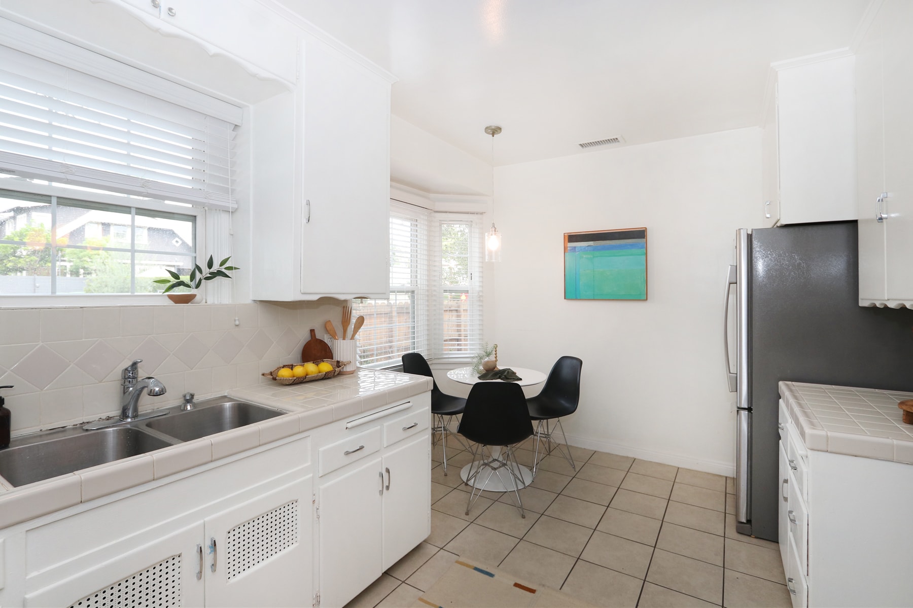 Building Photo - 329 N Avenue 66