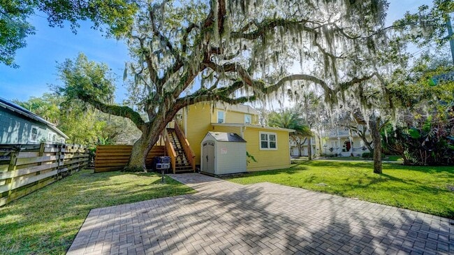 Building Photo - 14 Sanchez Ave