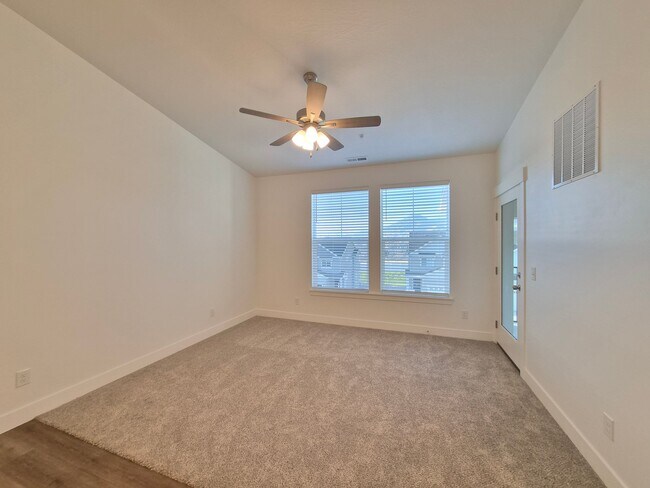Building Photo - 693 S 4500 S