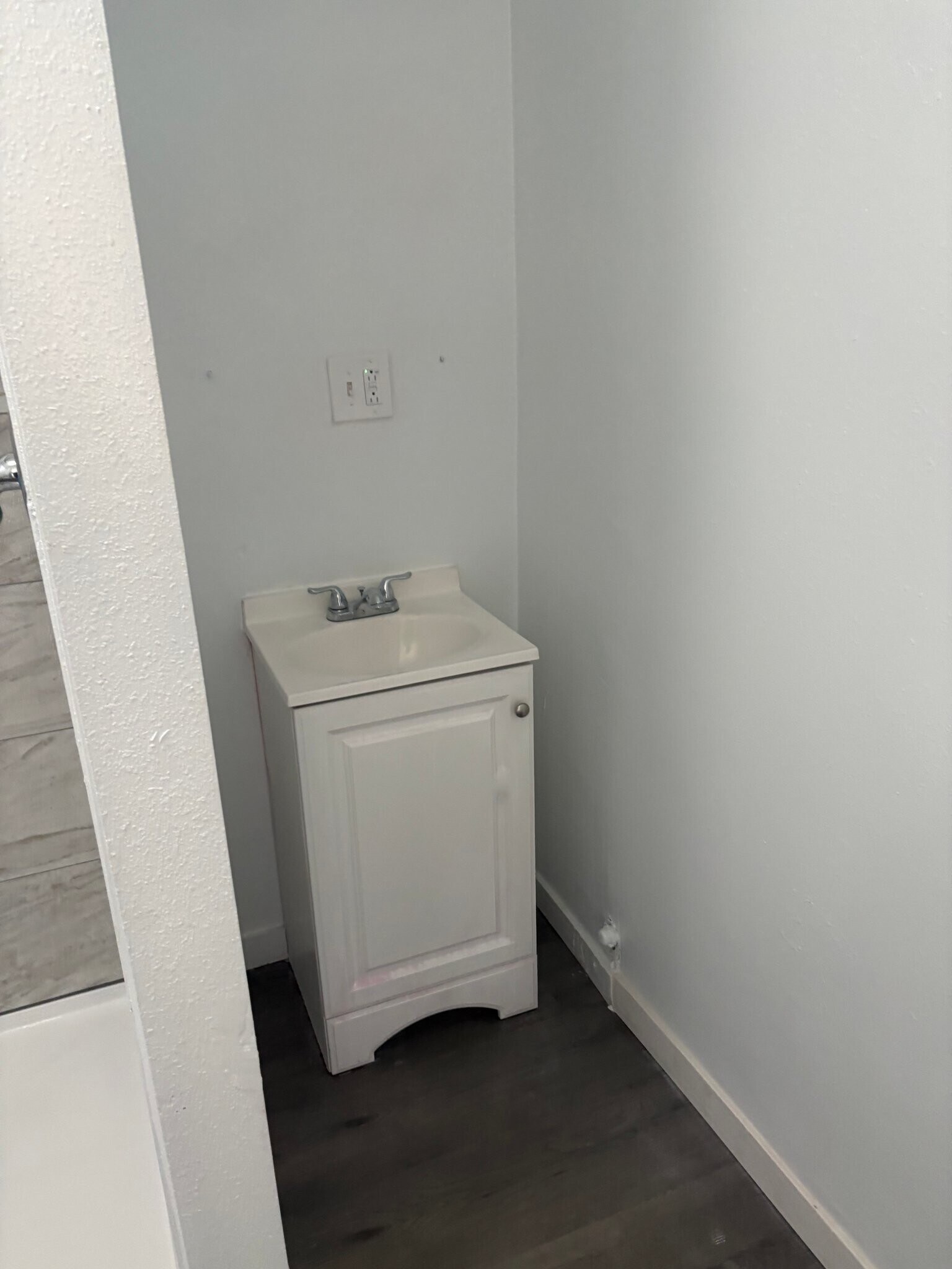 Building Photo - 402 E 43rd Pl