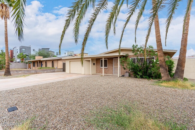 Building Photo - 1122 E Marny Rd