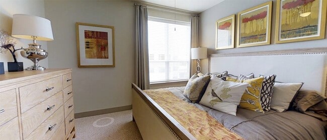 Building Photo - 1340 W Gray St