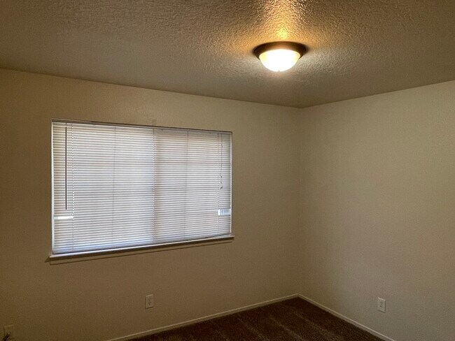 Building Photo - North Stockton 3 Bedroom Single Story Home