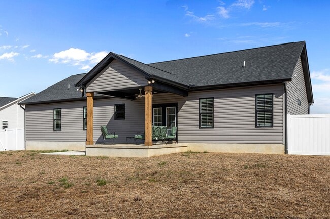 Building Photo - FULLY FURNISHED EXCLUSIVE SHORT AND MIDTERM RENTAL ONLY