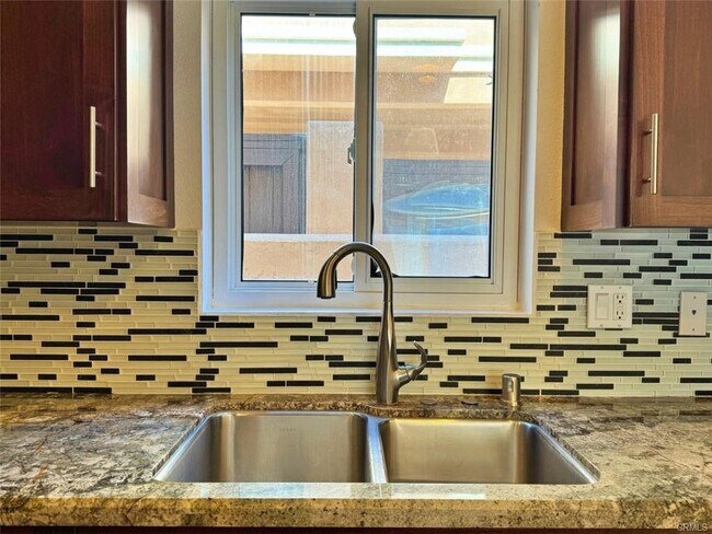 Building Photo - 1802 Vanderbilt Ln