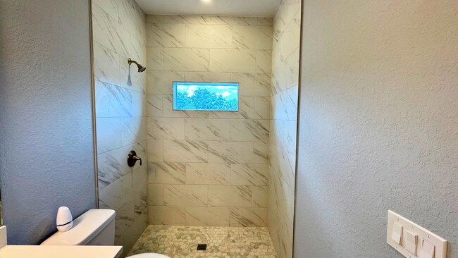 Building Photo - 702 Broadway Ave