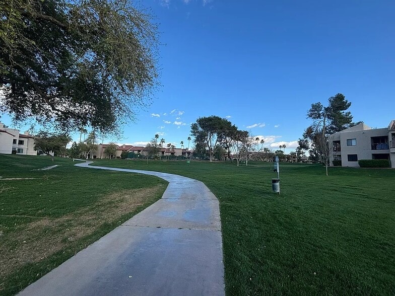 Building Photo - 9550 N 94th Plz