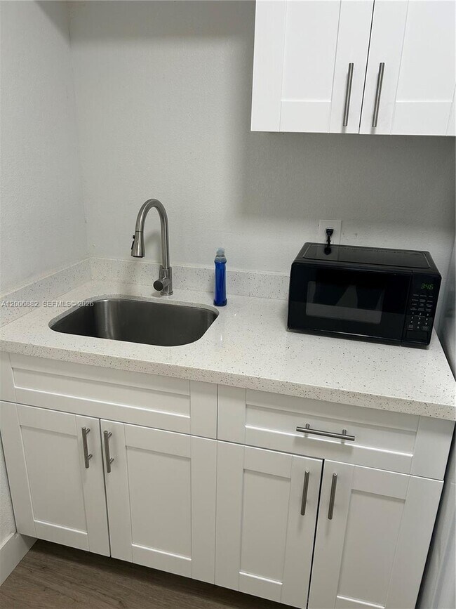 Building Photo - 1631 NW 29th Ave