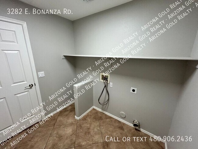 Building Photo - 3282 E Bonanza Rd