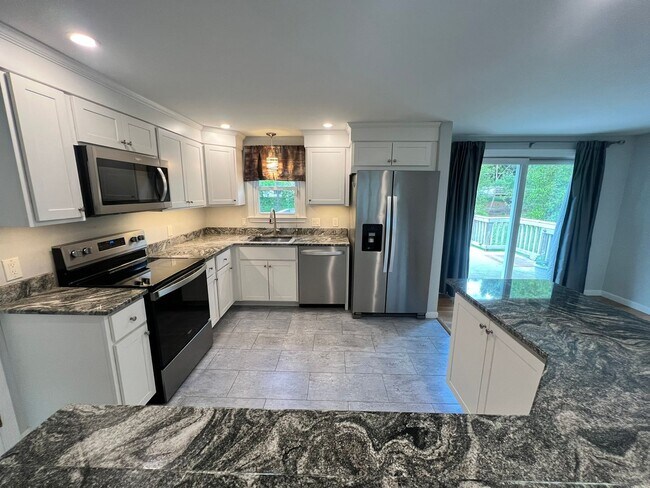 Building Photo - Single Family, Raised Ranch With Many Upda...