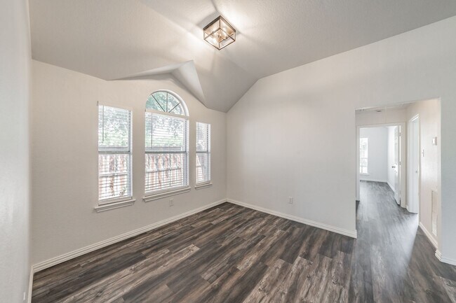 Building Photo - 1214 Hardisty Dr