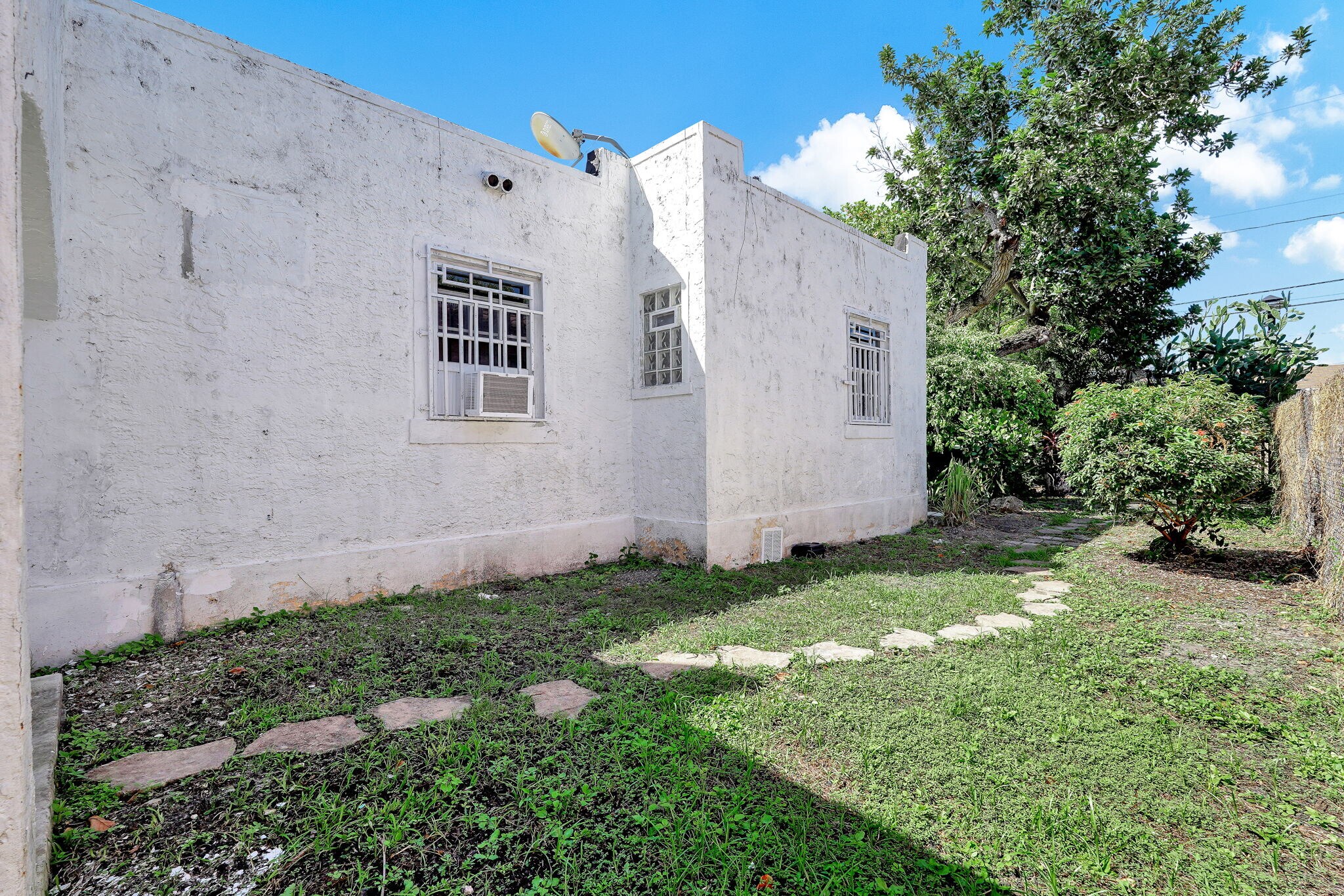 Building Photo - 511 NW 44th St