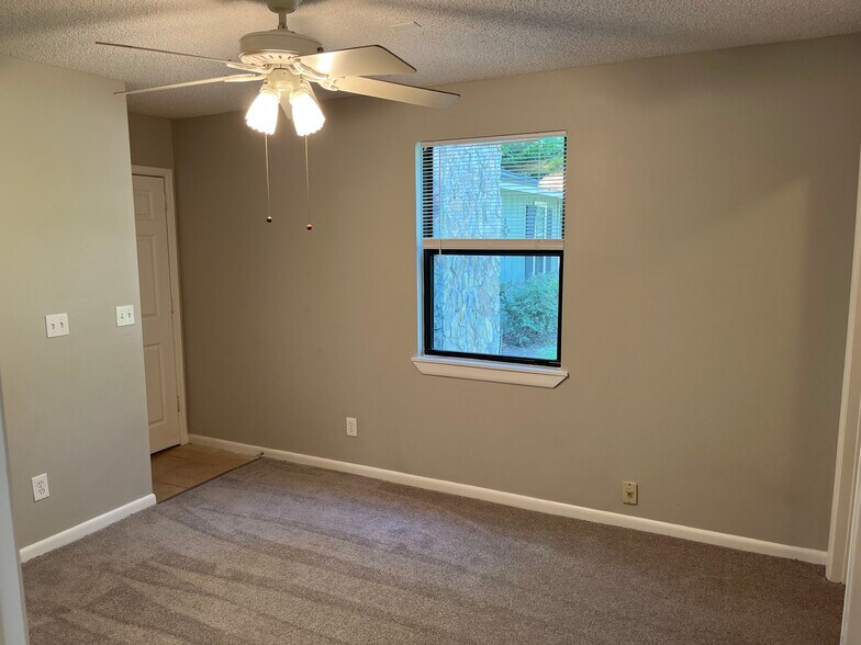 Building Photo - 7345 Boysenberry Ln N
