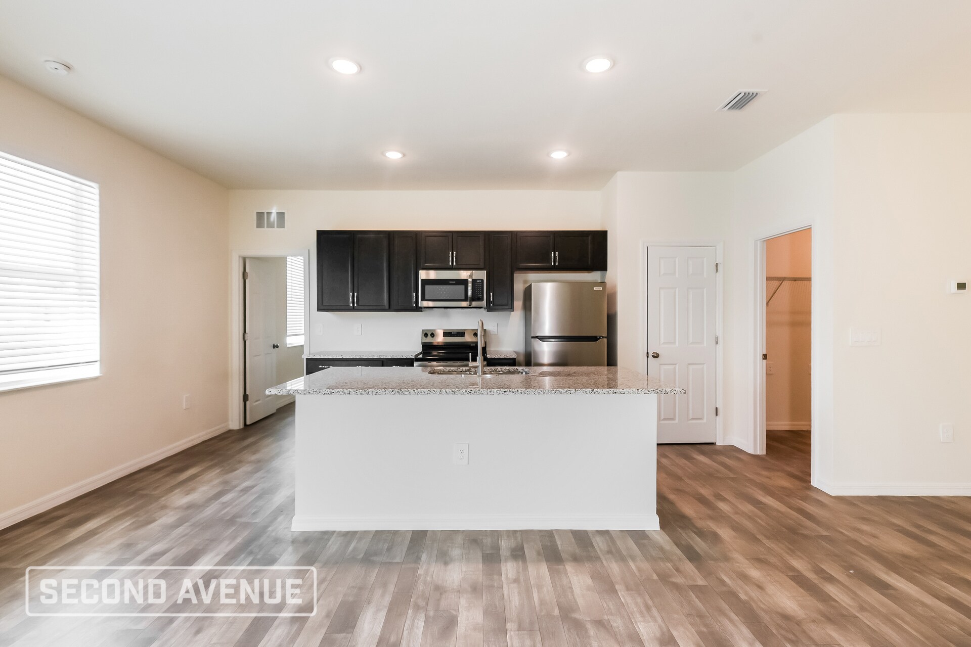 Building Photo - 1493 Oregon Ln