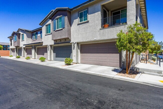 Building Photo - 3 Bed Townhome At Las Vegas Blv and St. Rose Pkwy