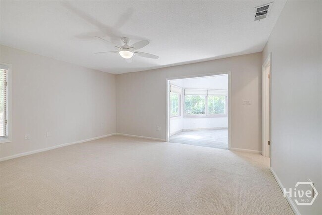 Building Photo - 14 Hemingway Dr