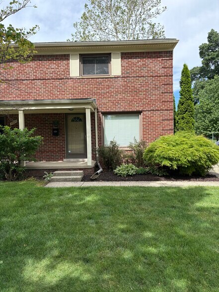 Building Photo - 2611 Oliver Rd