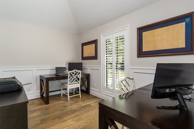 Building Photo - 815 Thornvine Ln