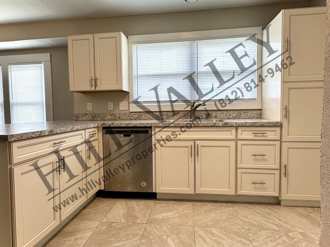 Building Photo - Two Bedroom Home